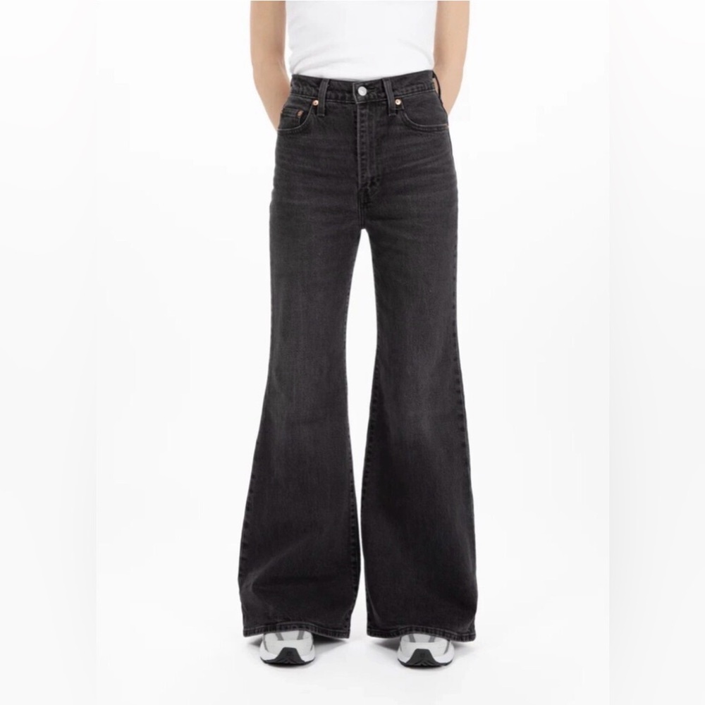 Levi’s Premium Women’s Ribcage Bell Size 25
